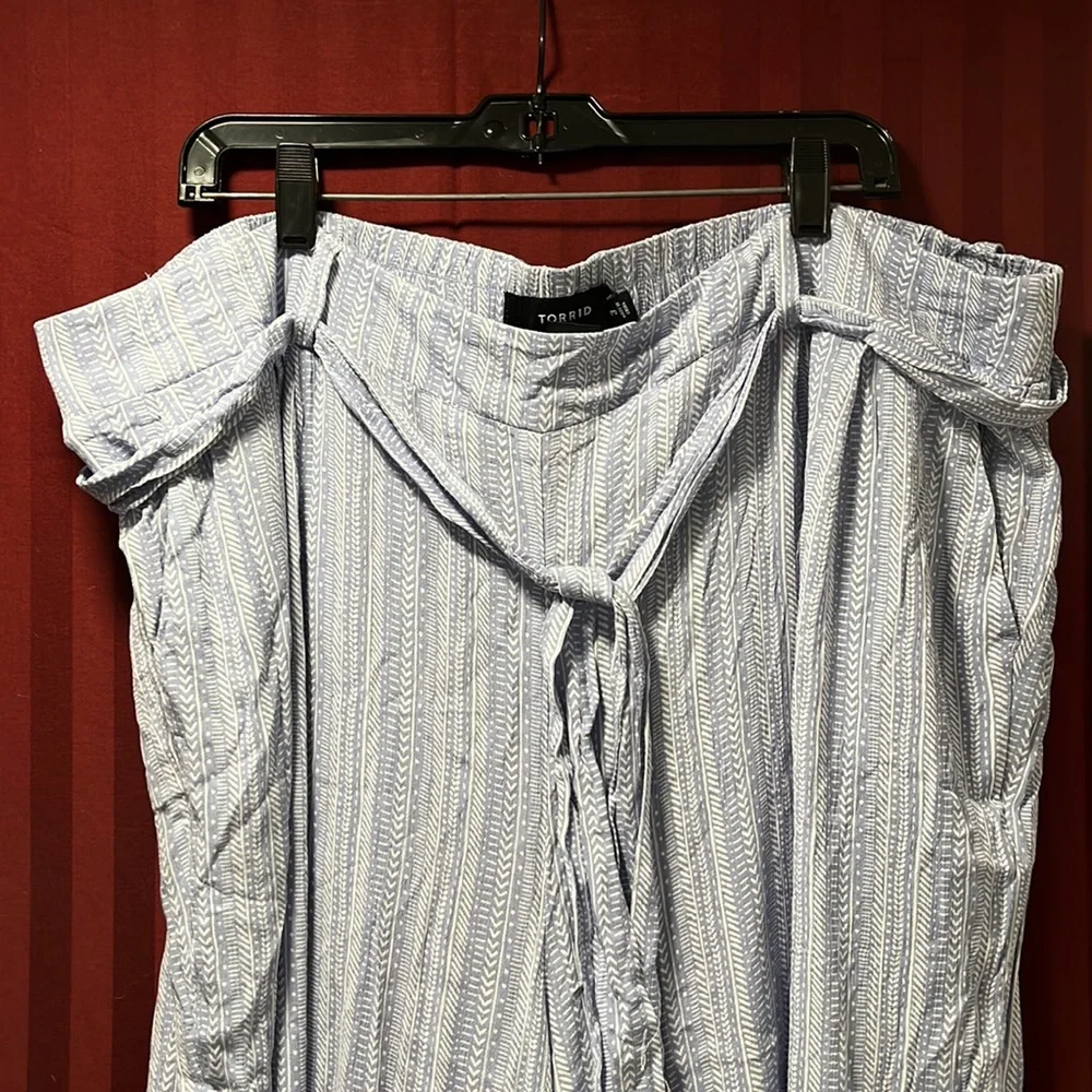 NWT Torrid 3 - light blue boho vertical stripe, gauze, wide leg, belted pants - Picture 4 of 13